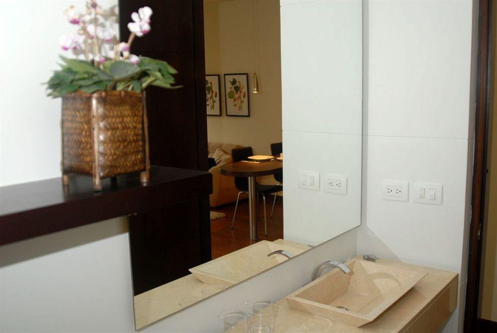 นิโก อปาร์ตาสวีทส์ Hotel โบโกตา ภายนอก รูปภาพ