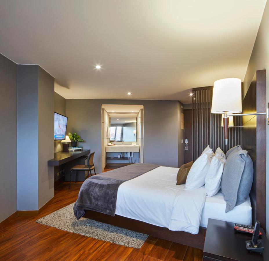 นิโก อปาร์ตาสวีทส์ Hotel โบโกตา ภายนอก รูปภาพ